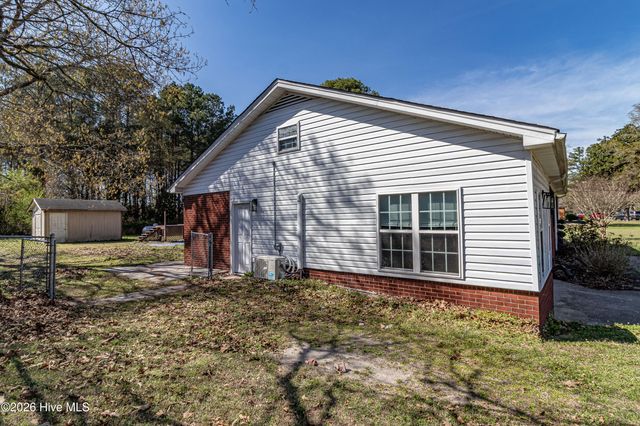 620 S Caswell Street, La Grange, NC 28551