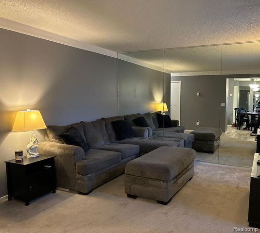 383 W Drahner Road, Oxford, MI 48371