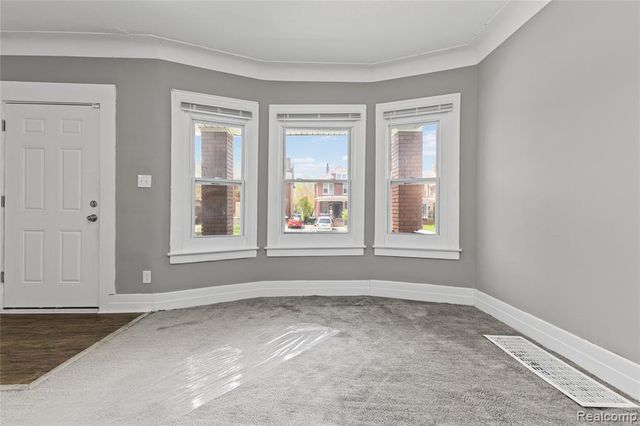 3010 Montclair Street, Detroit, MI 48214