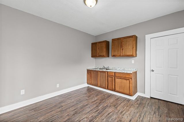 3010 Montclair Street, Detroit, MI 48214
