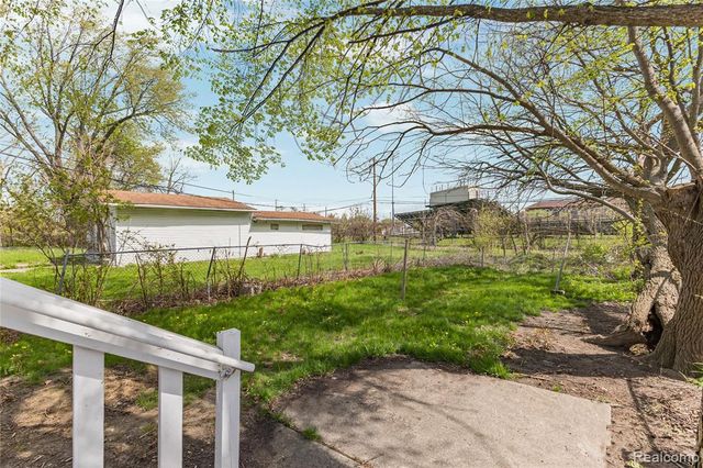 3010 Montclair Street, Detroit, MI 48214