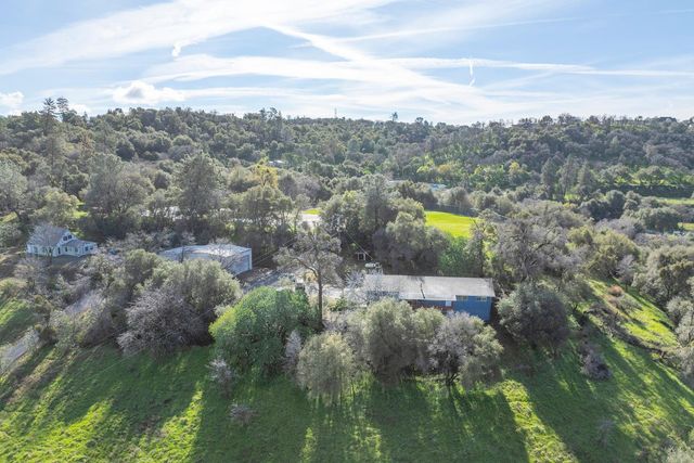 8664 Center St, Mokelumne Hill, CA 95245