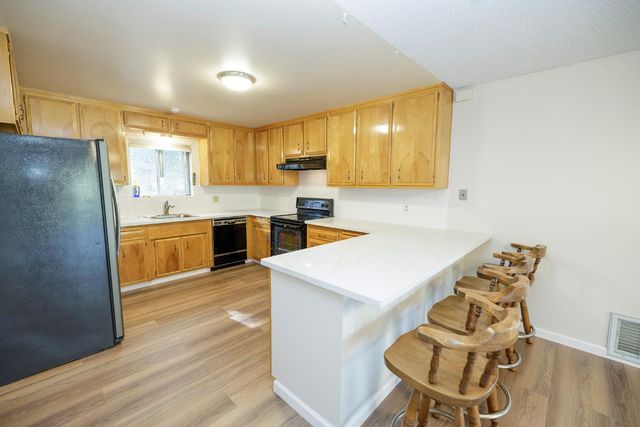 8664 Center St, Mokelumne Hill, CA 95245