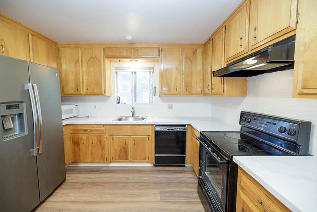 8664 Center St, Mokelumne Hill, CA 95245