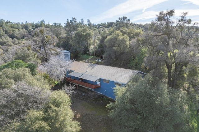 8664 Center St, Mokelumne Hill, CA 95245