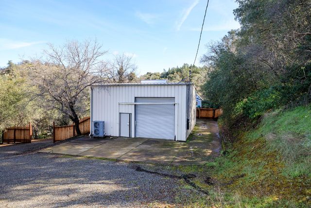 8664 Center St, Mokelumne Hill, CA 95245