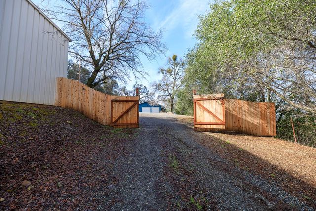 8664 Center St, Mokelumne Hill, CA 95245