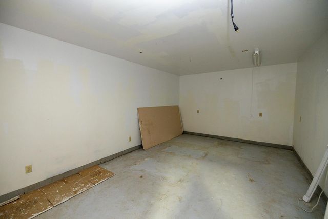 8664 Center St, Mokelumne Hill, CA 95245