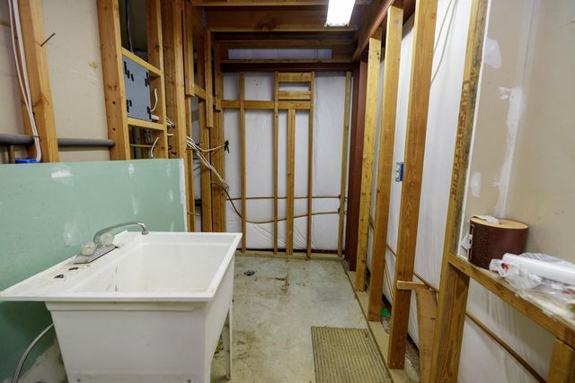 8664 Center St, Mokelumne Hill, CA 95245