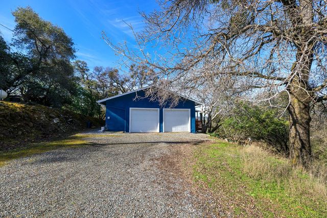 8664 Center St, Mokelumne Hill, CA 95245