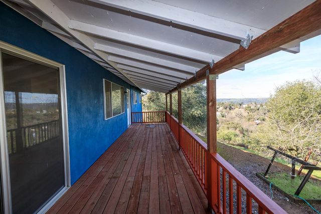 8664 Center St, Mokelumne Hill, CA 95245