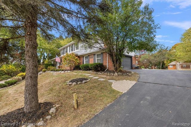 3550 E Clarkston Road, Oakland, MI 48363