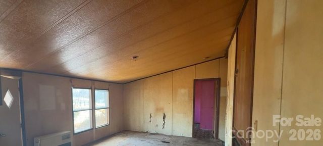 637 Clearview Drive, Hendersonville, NC 28792