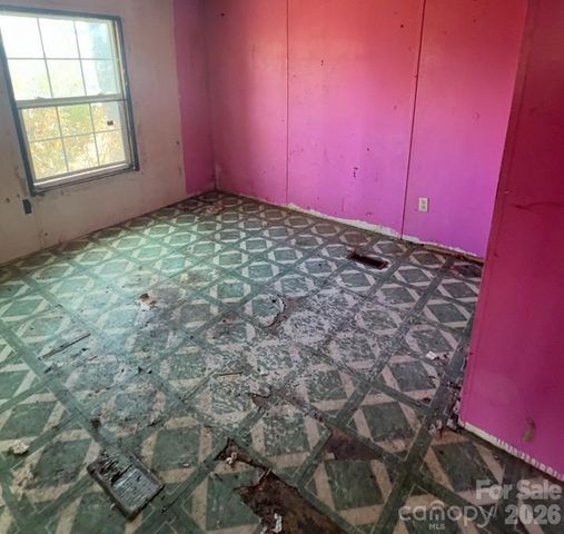 637 Clearview Drive, Hendersonville, NC 28792