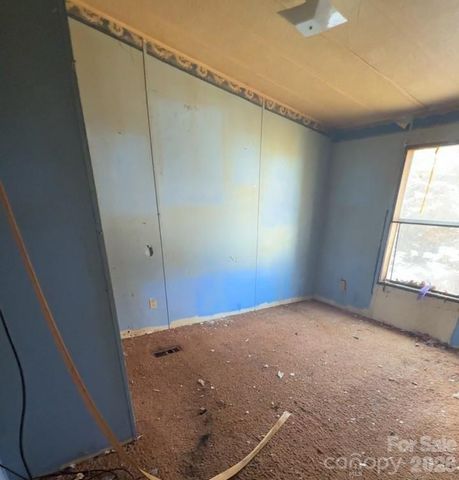 637 Clearview Drive, Hendersonville, NC 28792