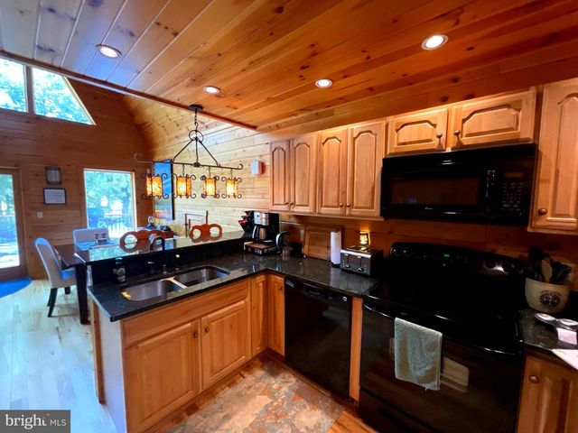 4839 GRACES CABIN RD, Springfield, WV 26763