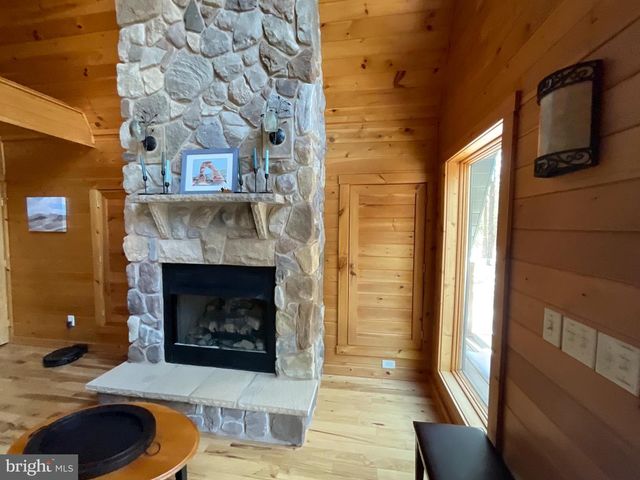 4839 GRACES CABIN RD, Springfield, WV 26763