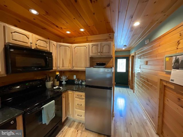 4839 GRACES CABIN RD, Springfield, WV 26763