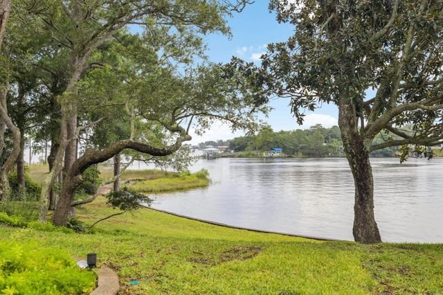 717 6th Street, Destin, FL 32541