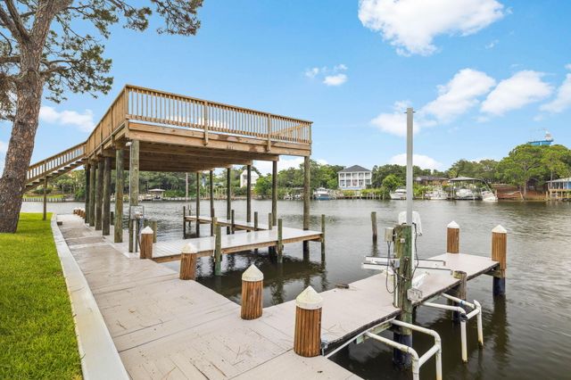 717 6th Street, Destin, FL 32541