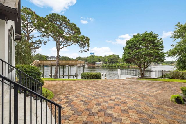 717 6th Street, Destin, FL 32541