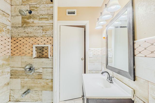 112 W 34th Street 1, Riviera Beach, FL 33404