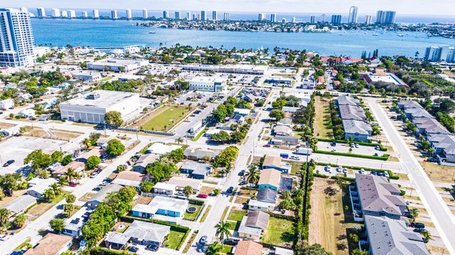 112 W 34th Street 1, Riviera Beach, FL 33404