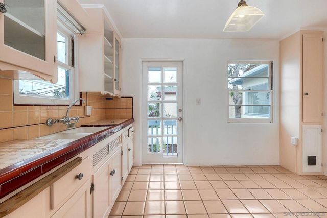 4692 Niagara Ave, San Diego, CA 92107