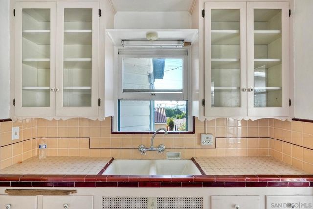 4692 Niagara Ave, San Diego, CA 92107