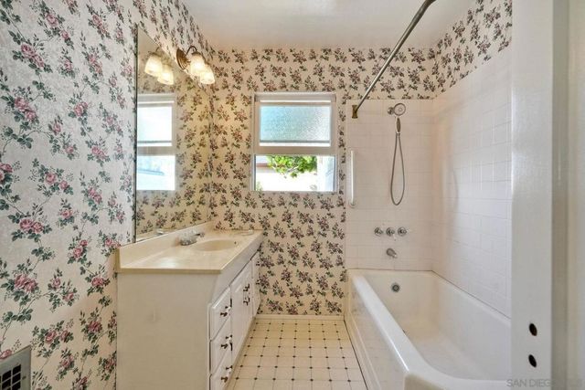 4692 Niagara Ave, San Diego, CA 92107