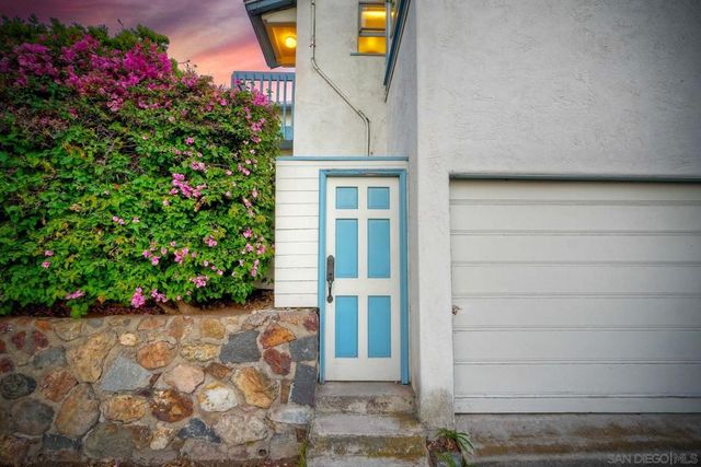 4692 Niagara Ave, San Diego, CA 92107