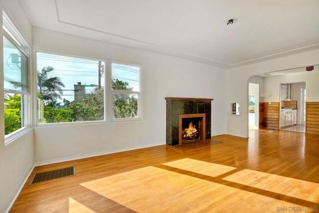 4692 Niagara Ave, San Diego, CA 92107