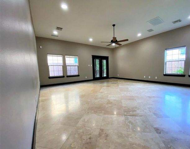 902 Lawrence Street, Houston, TX 77008