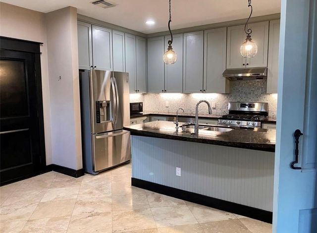902 Lawrence Street, Houston, TX 77008