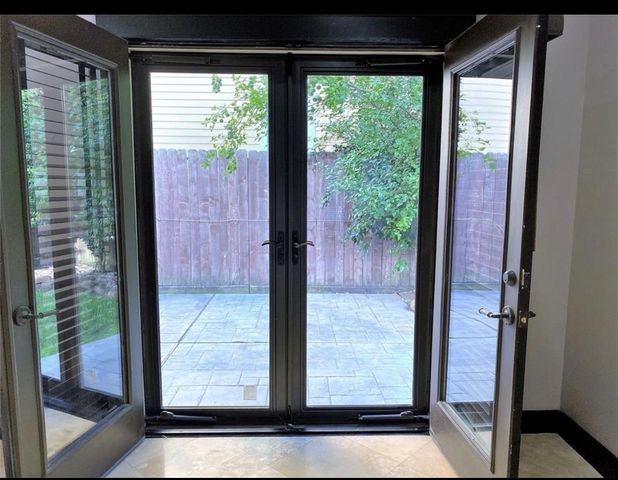 902 Lawrence Street, Houston, TX 77008