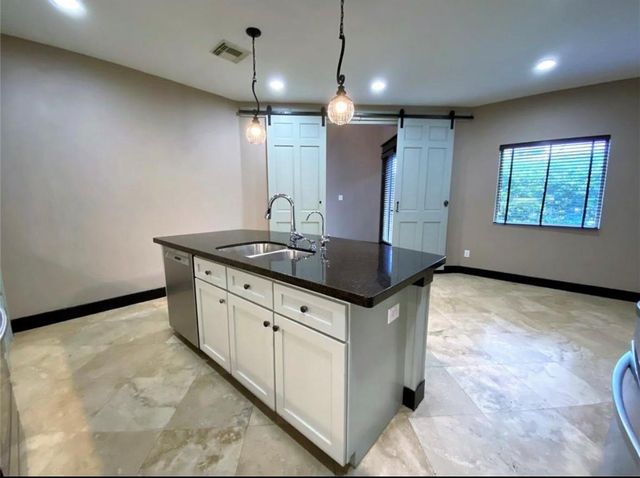 902 Lawrence Street, Houston, TX 77008