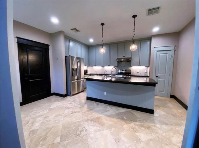 902 Lawrence Street, Houston, TX 77008