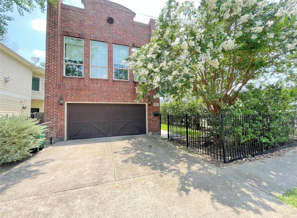 902 Lawrence Street, Houston, TX 77008