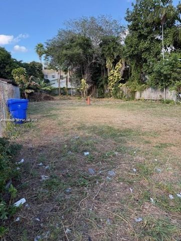 1121 NW 2nd St, Miami, FL 33128