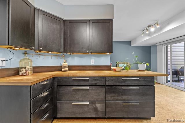 1570 Streamwood Court, Rochester Hills, MI 48309