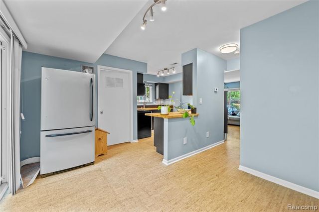 1570 Streamwood Court, Rochester Hills, MI 48309