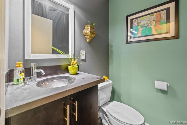 1570 Streamwood Court, Rochester Hills, MI 48309