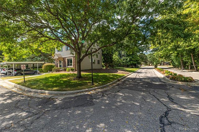 1570 Streamwood Court, Rochester Hills, MI 48309