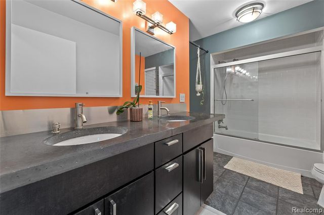 1570 Streamwood Court, Rochester Hills, MI 48309