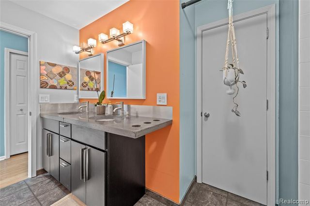 1570 Streamwood Court, Rochester Hills, MI 48309