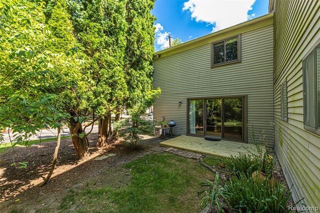 1570 Streamwood Court, Rochester Hills, MI 48309