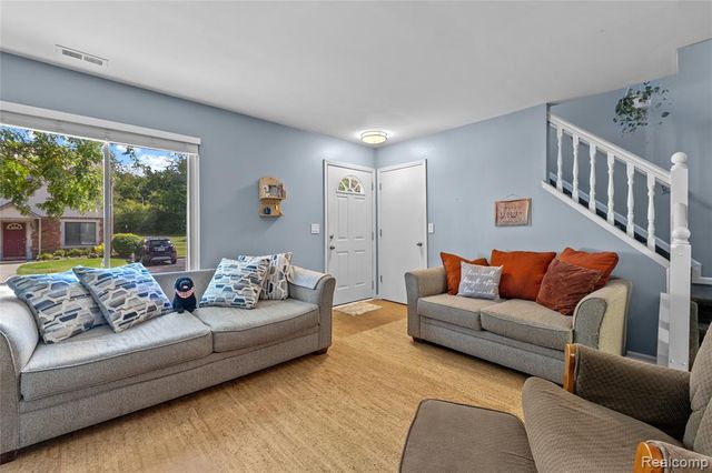 1570 Streamwood Court, Rochester Hills, MI 48309