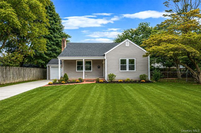 2 Storey Avenue, Central Islip, NY 11722