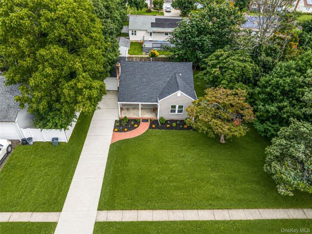 2 Storey Avenue, Central Islip, NY 11722