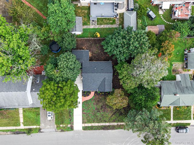 2 Storey Avenue, Central Islip, NY 11722